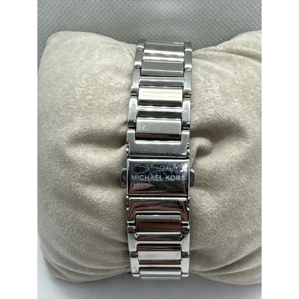 Michael Kors MK5985 Women Silver Stainless Steel Analog Dial Quartz Watch JNA744